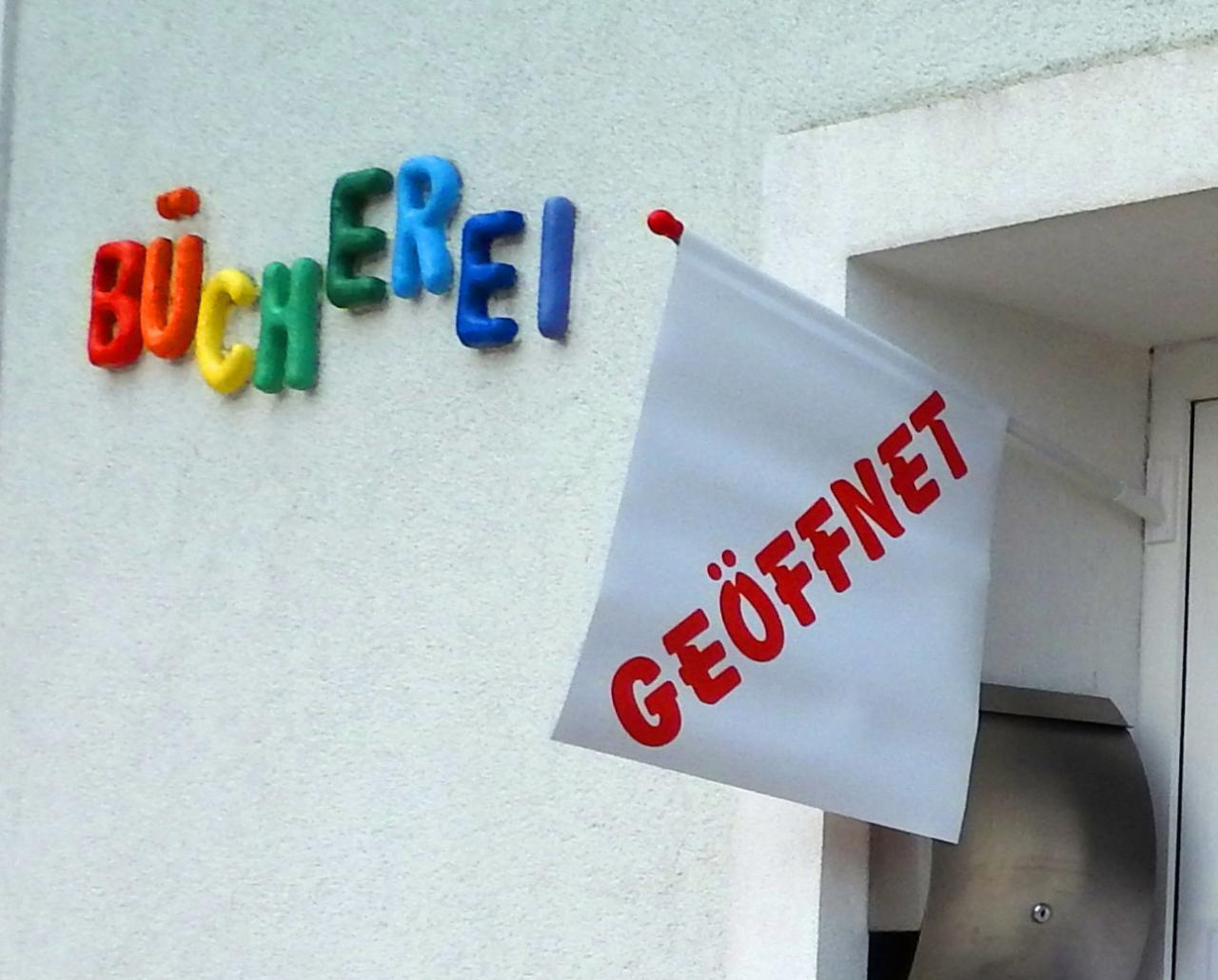 Geöffnet Fahne