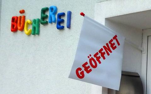 Geöffnet Fahne